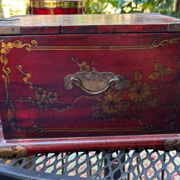 Vintage red lacquered wood Asian style jewelry box - Picture 4 of 17
